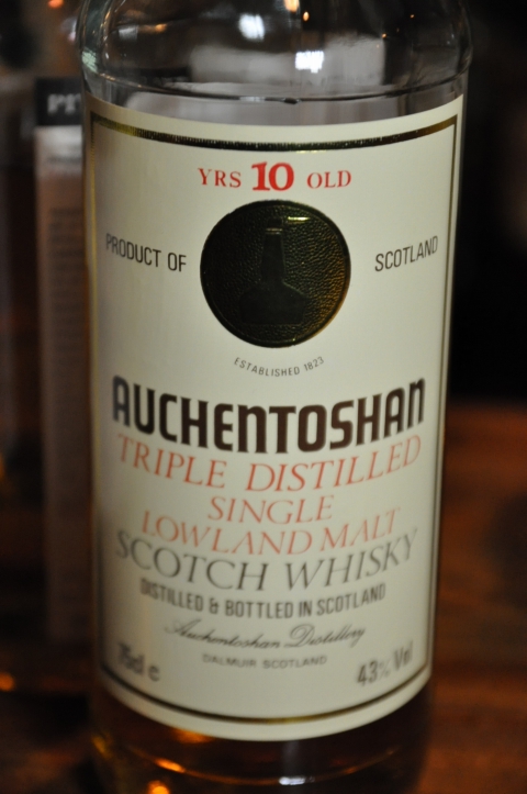 オーヘントッシャン　Auchentoshan 10yo (43%, OB, White label, gold medallion, 1980’s)  75CL