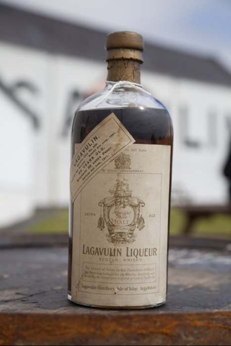 1911年瓶詰めのLagavulinが、蒸溜所へ帰還